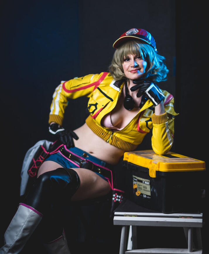 Lynai in a costume of Cindy from Final Fantasy XV